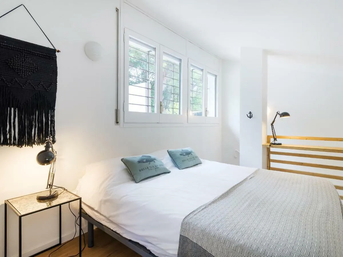 Apartamento La Vie En Rouge Sa Riera Duplex, Private Parking Begur 0*,  España